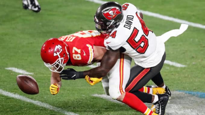 Lavonte David Gave Travis Kelce Trouble All Day Long